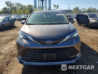 Piąte zdjęcie samochodu w środku: 2022 TOYOTA SIENNA XLE VIN:5TDYSKFC1NS072775 - miniatura