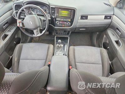 Zdjęcie 8 z 13 samochodu: 2018 MITSUBISHI OUTLANDER SE VIN:JA4AD3A34JZ037093 - miniatura
