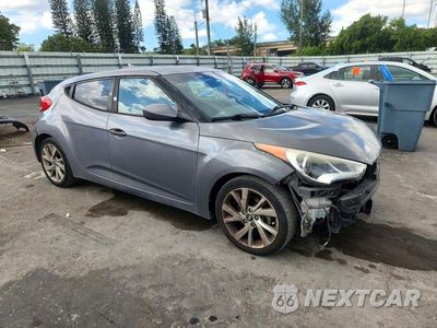 Czwarte zdjęcie samochodu z boku: 2017 HYUNDAI VELOSTER BASE VIN:KMHTC6AD4HU309818 - miniatura