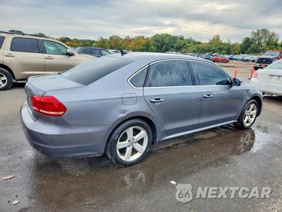 Trzecie zdjęcie samochodu z tyłu: 2013 VOLKSWAGEN PASSAT SE VIN:1VWBP7A32DC132264 - miniatura