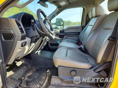 Zdjęcie 7 z 13 samochodu: 2022 FORD F550 SUPER DUTY VIN:1FDUF5GN6NEC49598 - miniatura