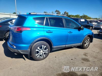 Trzecie zdjęcie samochodu z tyłu: 2016 TOYOTA RAV4 LE VIN:JTMBFREV5GD195550 - miniatura