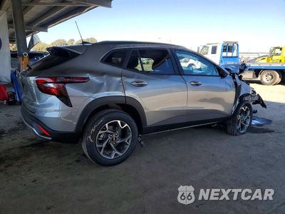 Trzecie zdjęcie samochodu z tyłu: 2026 CHEVROLET TRAX 1LT VIN:KL77LHEP8TC231299 - miniatura