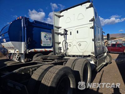 Trzecie zdjęcie samochodu z tyłu: 2019 FREIGHTLINER CASCADIA 126 SEMI TRUCK VIN:1FUJHHDR3KLKV6454 - miniatura