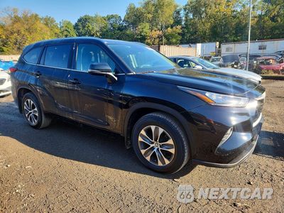 Czwarte zdjęcie samochodu z boku: 2020 TOYOTA HIGHLANDER XLE VIN:5TDGZRBH8LS509105 - miniatura