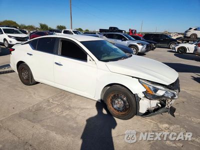 Czwarte zdjęcie samochodu z boku: 2019 NISSAN ALTIMA S VIN:1N4BL4BV0KC247171 - miniatura