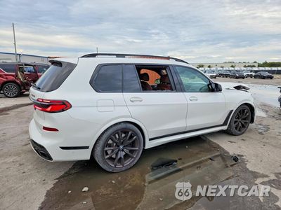 Trzecie zdjęcie samochodu z tyłu: 2026 BMW X7 M60I VIN:5UX33EM01T9210293 - miniatura