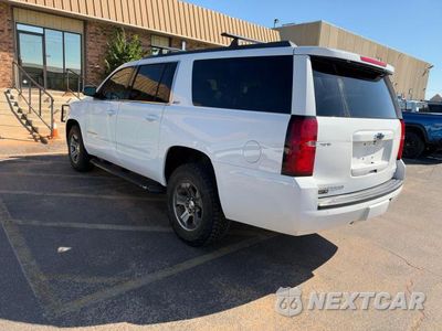 Trzecie zdjęcie samochodu z tyłu: 2018 CHEVROLET SUBURBAN K1500 LT VIN:1GNSKHKC1JR396954 - miniatura