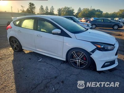 Czwarte zdjęcie samochodu z boku: 2017 FORD FOCUS ST VIN:1FADP3L9XHL345335 - miniatura