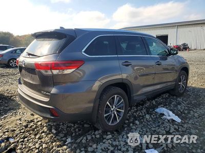 Trzecie zdjęcie samochodu z tyłu: 2017 TOYOTA HIGHLANDER XLE VIN:5TDJZRFH2HS403997 - miniatura