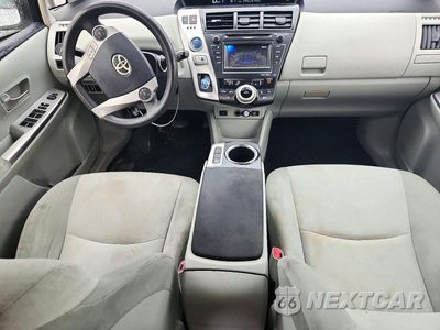 Zdjęcie 8 z 12 samochodu: 2012 TOYOTA PRIUS V THREE VIN:JTDZN3EU0C3145418 - miniatura