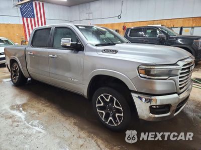 Czwarte zdjęcie samochodu z boku: 2026 RAM 1500 LARAMIE VIN:1C6SRFJP2TN249332 - miniatura