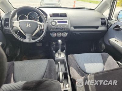 Zdjęcie 8 z 12 samochodu: 2008 HONDA FIT SPORT VIN:JHMGD38638S044621 - miniatura
