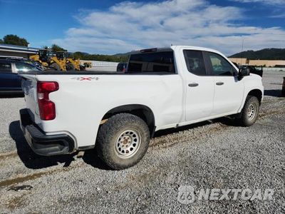 Trzecie zdjęcie samochodu z tyłu: 2021 CHEVROLET SILVERADO K1500 VIN:1GCRYAEH5MZ248945 - miniatura