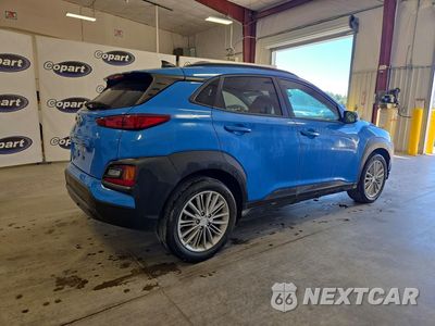 Trzecie zdjęcie samochodu z tyłu: 2021 HYUNDAI KONA SEL VIN:KM8K22AA3MU631440 - miniatura