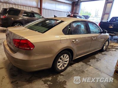 Trzecie zdjęcie samochodu z tyłu: 2015 VOLKSWAGEN PASSAT S VIN:1VWAT7A31FC028262 - miniatura