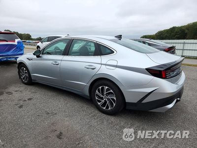 Drugie zdjęcie samochodu z przodu: 2026 HYUNDAI SONATA HYBRID BLUE VIN:KMHL24JJ9TA141665 - miniatura