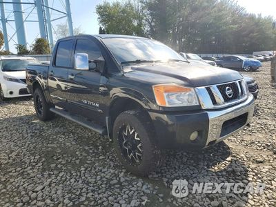 Czwarte zdjęcie samochodu z boku: 2012 NISSAN TITAN SV VIN:1N6AA0EC7CN305813 - miniatura