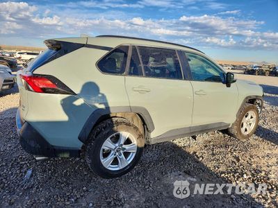 Trzecie zdjęcie samochodu z tyłu: 2021 TOYOTA RAV4 XLE VIN:2T3P1RFVXMW209881 - miniatura