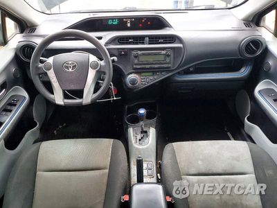 Zdjęcie 8 z 13 samochodu: 2013 TOYOTA PRIUS C TWO VIN:JTDKDTB33D1531148 - miniatura