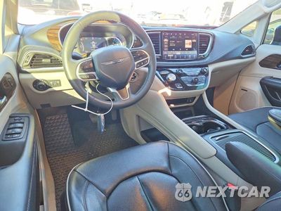 Zdjęcie 8 z 13 samochodu: 2023 CHRYSLER PACIFICA HYBRID LIMITED VIN:2C4RC1S77PR604594 - miniatura