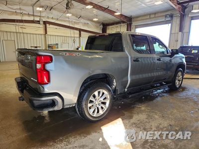 Trzecie zdjęcie samochodu z tyłu: 2020 CHEVROLET SILVERADO K1500 CUSTOM VIN:1GCUYBEFXLZ122819 - miniatura