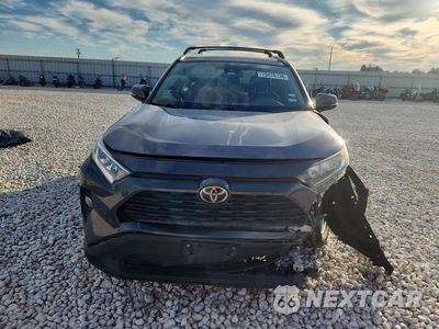Piąte zdjęcie samochodu w środku: 2019 TOYOTA RAV4 XLE VIN:2T3W1RFV1KC030316 - miniatura