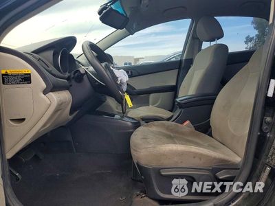 Zdjęcie 7 z 12 samochodu: 2010 KIA FORTE EX VIN:KNAFU4A24A5239154 - miniatura