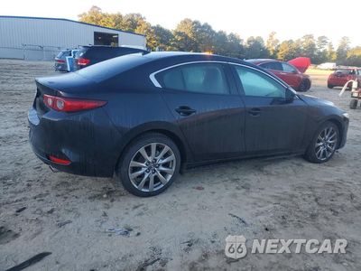 Trzecie zdjęcie samochodu z tyłu: 2022 MAZDA 3 PREMIUM VIN:3MZBPADL8NM308534 - miniatura
