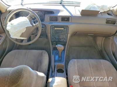 Zdjęcie 8 z 12 samochodu: 2000 TOYOTA CAMRY LE VIN:JT2BG22KXY0525294 - miniatura