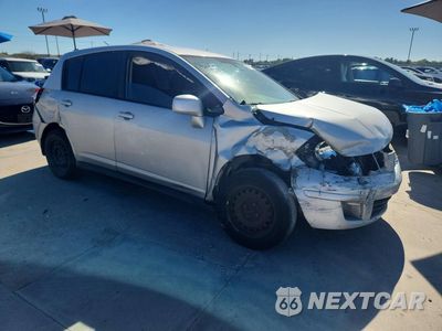 Czwarte zdjęcie samochodu z boku: 2009 NISSAN VERSA 1.8 S VIN:3N1BC13E39L361979 - miniatura