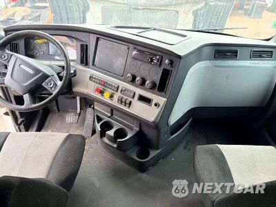 Zdjęcie 9 z 10 samochodu: 2018 FREIGHTLINER CASCADIA 126 VIN:3AKJHHDR4JSKB5670 - miniatura