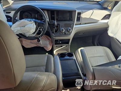 Zdjęcie 8 z 13 samochodu: 2017 TOYOTA SIENNA LE VIN:5TDJZ3DC9HS176909 - miniatura