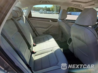 Zdjęcie 10 z 13 samochodu: 2017 VOLKSWAGEN PASSAT SE VIN:1VWGT7A3XHC025714 - miniatura