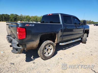 Trzecie zdjęcie samochodu z tyłu: 2017 CHEVROLET SILVERADO K1500 LT VIN:3GCUKREC3HG377108 - miniatura