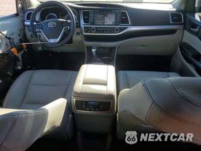 Zdjęcie 8 z 14 samochodu: 2019 TOYOTA HIGHLANDER XLE VIN:5TDKZRFHXKS341745 - miniatura