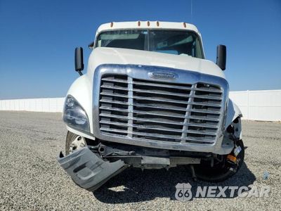Piąte zdjęcie samochodu w środku: 2016 FREIGHTLINER CASCADIA VIN:3AKBGDDVXGSHD6210 - miniatura