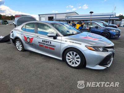 Czwarte zdjęcie samochodu z boku: 2019 TOYOTA CAMRY LE VIN:4T1B11HK7KU801176 - miniatura