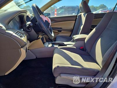 Zdjęcie 7 z 13 samochodu: 2010 HONDA ACCORD LX VIN:1HGCP2F3XAA105566 - miniatura