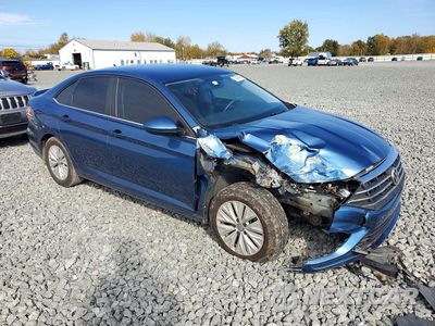 Czwarte zdjęcie samochodu z boku: 2019 VOLKSWAGEN JETTA S VIN:3VWC57BU1KM041144 - miniatura