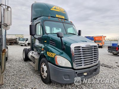 Czwarte zdjęcie samochodu z boku: 2016 FREIGHTLINER CASCADIA 113 SEMI TRUCK VIN:3AKBGADV9GDHE0221 - miniatura