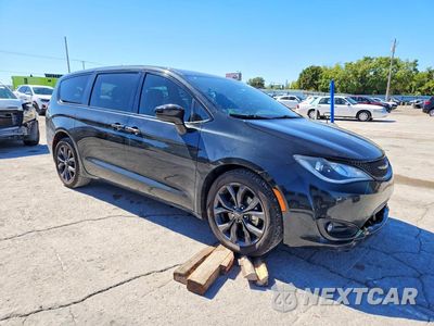 Czwarte zdjęcie samochodu z boku: 2019 CHRYSLER PACIFICA TOURING PLUS VIN:2C4RC1FGXKR633400 - miniatura