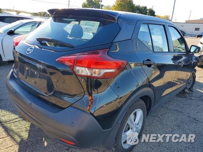 Trzecie zdjęcie samochodu z tyłu: 2020 NISSAN KICKS S VIN:3N1CP5BV5LL578796 - miniatura