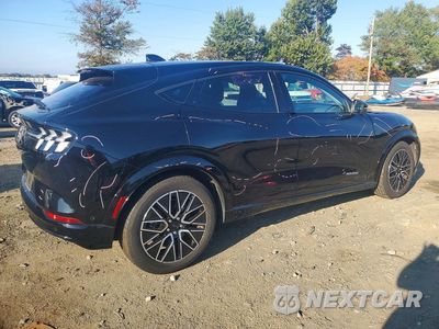 Trzecie zdjęcie samochodu z tyłu: 2024 FORD MUSTANG MACH-E PREMIUM VIN:3FMTK3SU6RMA22809 - miniatura