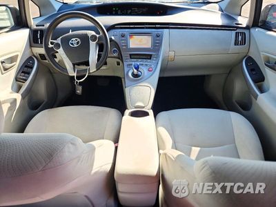 Zdjęcie 8 z 12 samochodu: 2013 TOYOTA PRIUS TWO VIN:JTDKN3DUXD1654237 - miniatura