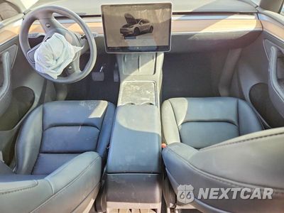 Zdjęcie 8 z 13 samochodu: 2025 TESLA MODEL Y VIN:7SAYGDEE4SF290969 - miniatura