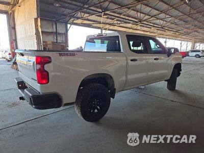 Trzecie zdjęcie samochodu z tyłu: 2023 CHEVROLET SILVERADO K1500 TRAIL BOSS CUSTOM VIN:3GCUDCED7PG148722 - miniatura