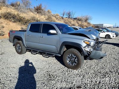 Czwarte zdjęcie samochodu z boku: 2018 TOYOTA TACOMA TRD OFF-ROAD VIN:3TMCZ5AN6JM173336 - miniatura