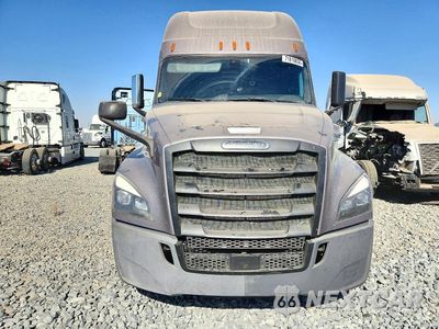 Piąte zdjęcie samochodu w środku: 2020 FREIGHTLINER CASCADIA 126