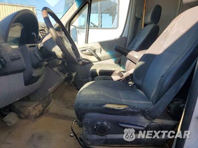 Zdjęcie 7 z 13 samochodu: 2011 MERCEDES-BENZ SPRINTER 2500 DELIVERY VAN VIN:WD3PE8CC8B5512867 - miniatura